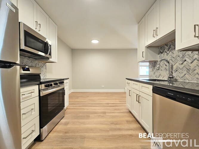 Chicago Condo: 452 W Oakdale Ave