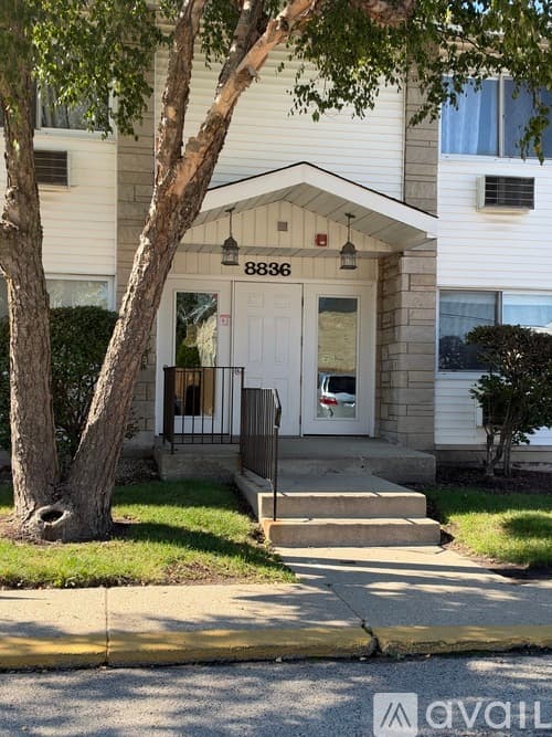 Des Plaines Condo: 8836 N Western Ave