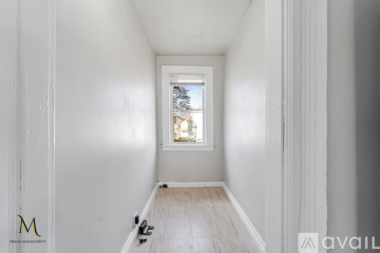 Springfield Apartment: 46 Talcott Ave