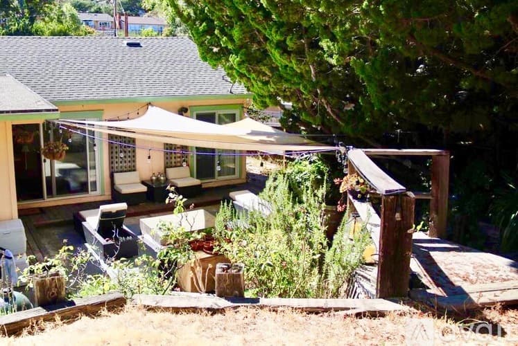 San Carlos House: 351 Cedar Street