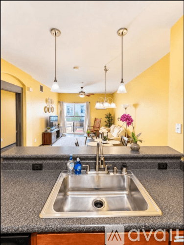 Santa Clarita House: 24595 Town Center Dr