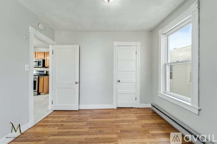 Springfield Apartment: 46 Talcott Ave