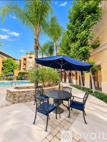 Santa Clarita House: 24595 Town Center Dr