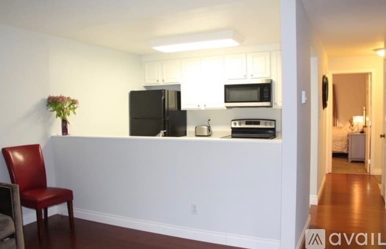 Bellevue Apartment: 4401 145th Ave NE