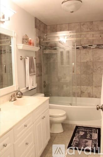 Bellevue Apartment: 4401 145th Ave NE