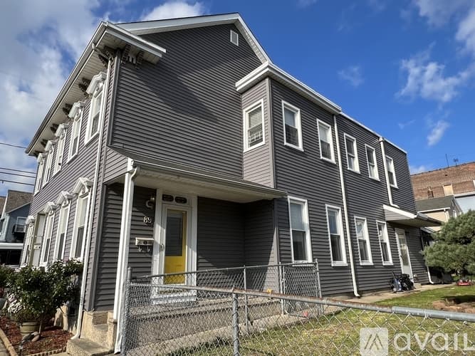 Phillipsburg House: 89 Lewis St