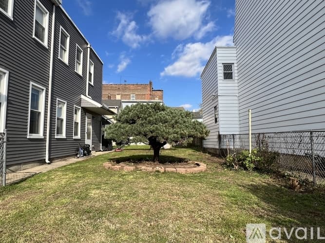 Phillipsburg House: 89 Lewis St