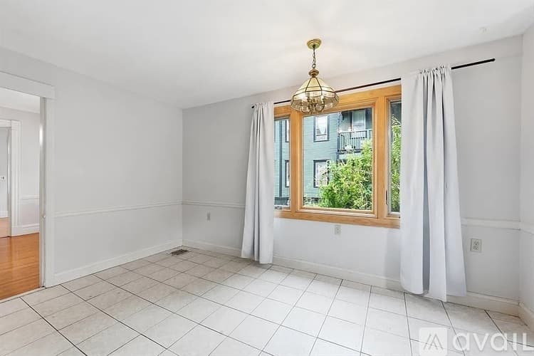 Springfield House: 77 Firglade Avenue