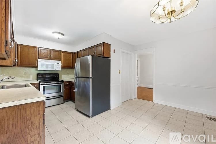 Springfield House: 77 Firglade Avenue