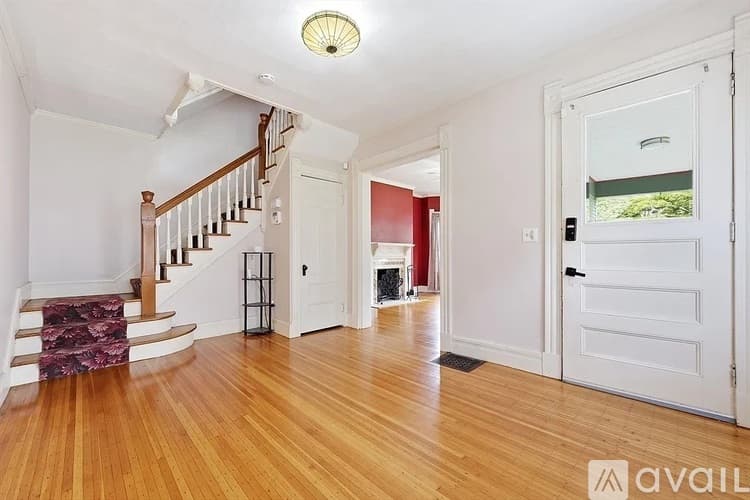 Springfield House: 77 Firglade Avenue