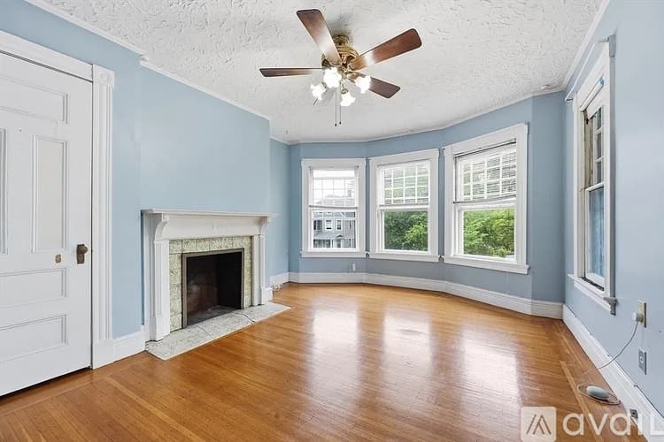 Springfield House: 77 Firglade Avenue