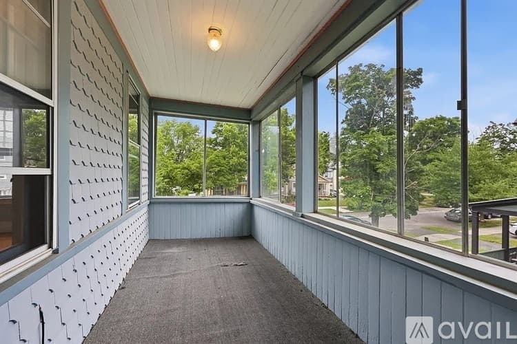 Springfield House: 77 Firglade Avenue