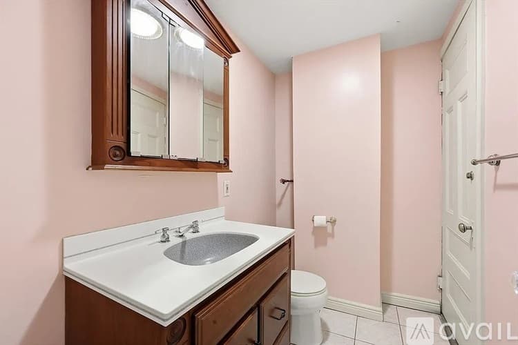 Springfield House: 77 Firglade Avenue