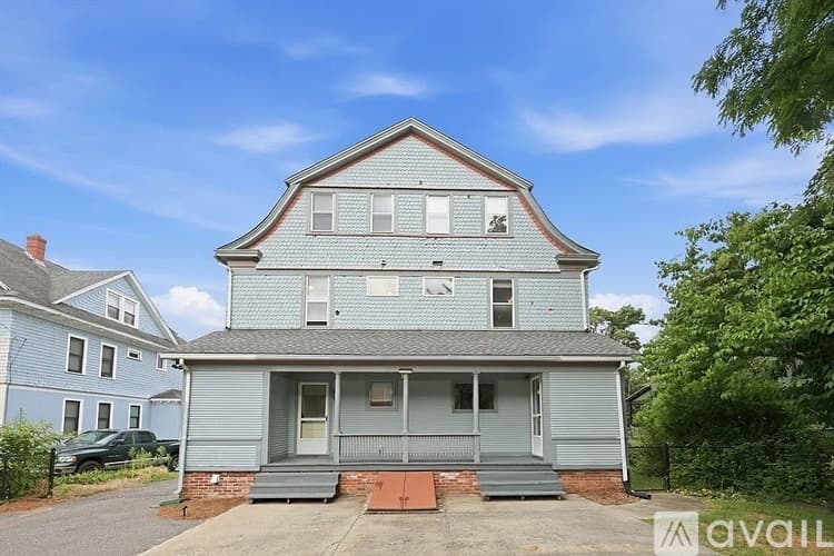 Springfield House: 77 Firglade Avenue