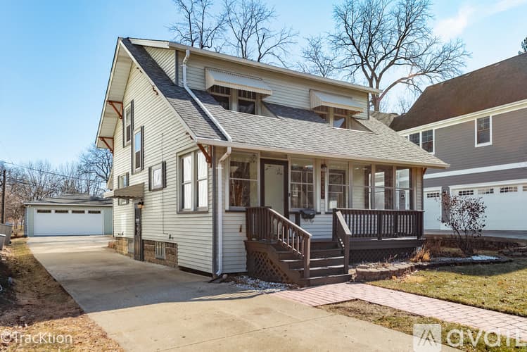 Downers Grove House: 5313 Lyman Avenue