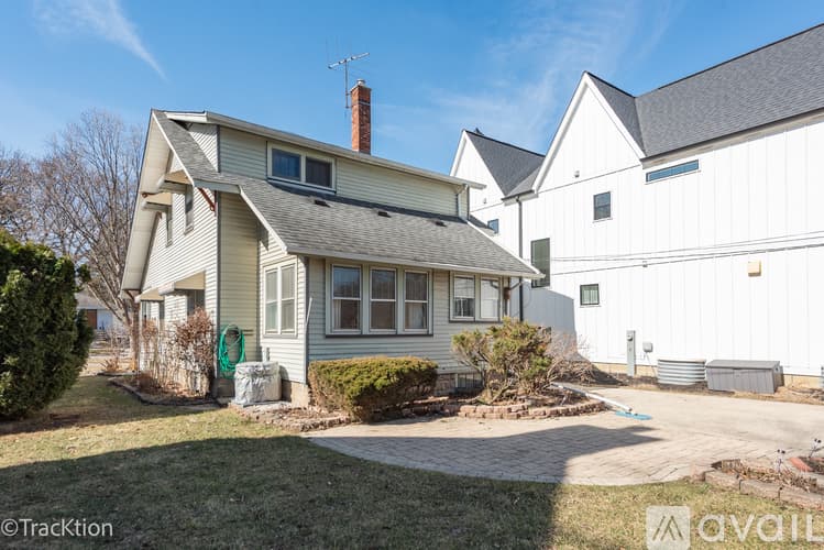 Downers Grove House: 5313 Lyman Avenue