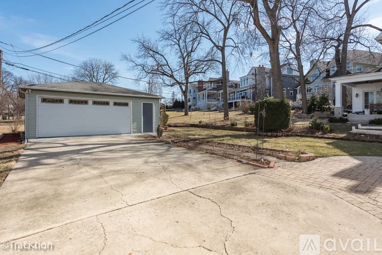 Downers Grove House: 5313 Lyman Avenue