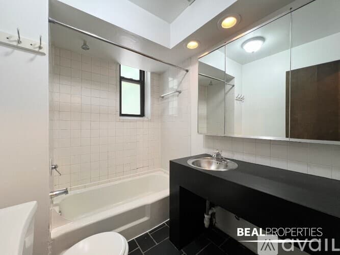 Chicago Condo: 600 W Surf St