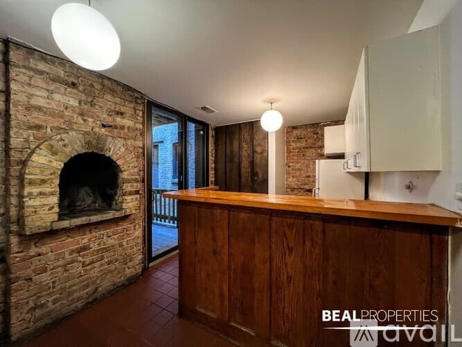 Chicago Condo: 600 W Surf St