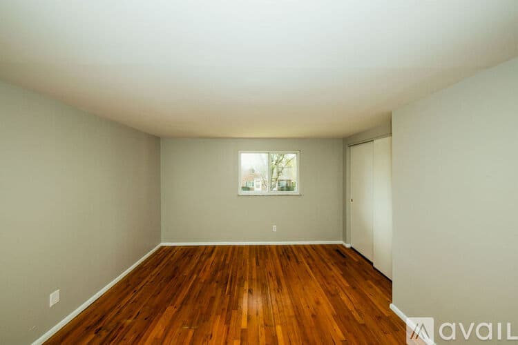 Columbus Apartment: 4944 Fairway Ct