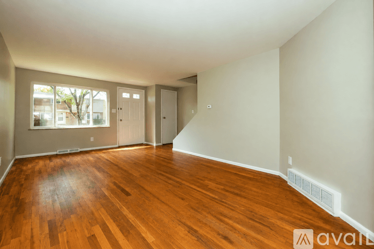 Columbus Apartment: 4944 Fairway Ct