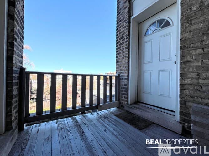 Chicago Condo: 2325 N Rockwell St