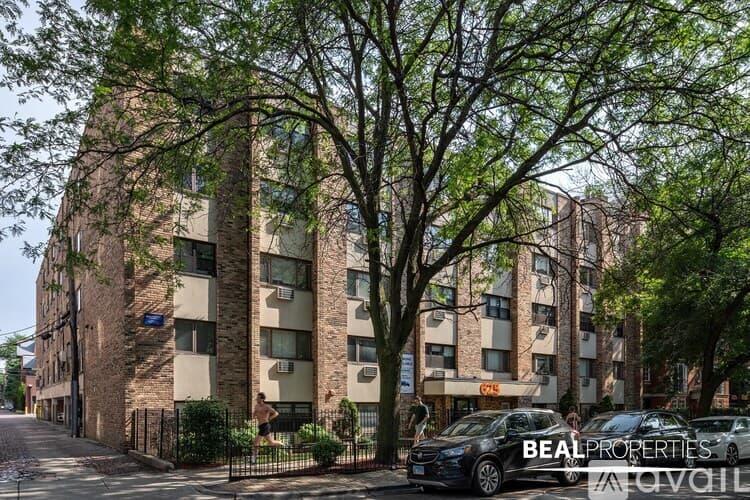 Chicago Condo: 625 W Wrightwood Ave