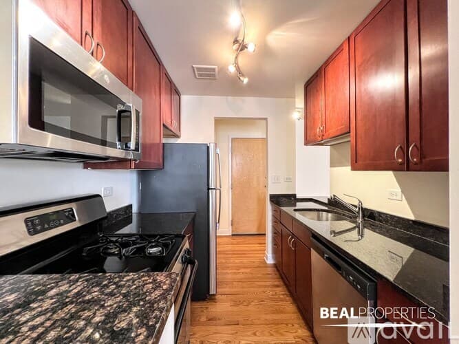 Chicago Condo: 625 W Wrightwood Ave