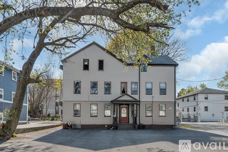 Central Falls Apartment: 458 High St