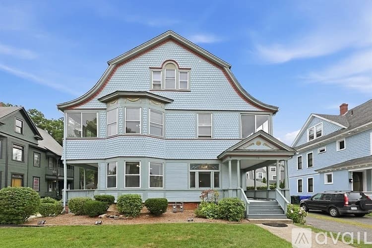 Springfield House: 79 Firglade Avenue