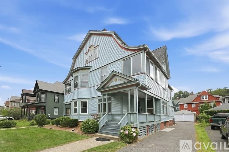 Springfield House: 79 Firglade Avenue