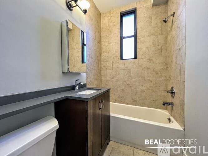 Chicago Apartment: 4631 N Paulina St