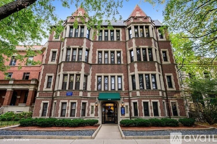 Chicago Apartment: 4631 N Paulina St