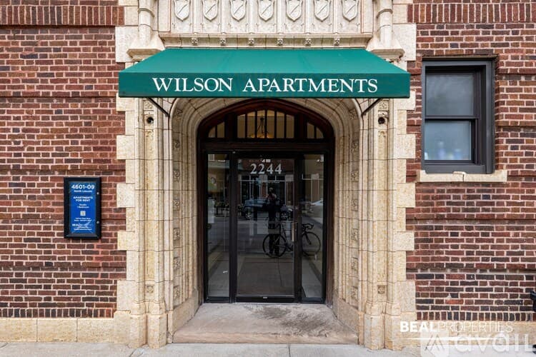 Chicago Condo: 2244 W Wilson Ave