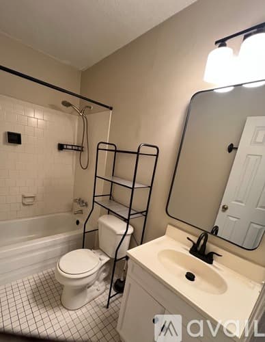 Hinesville House: 130 Pointe South Drive