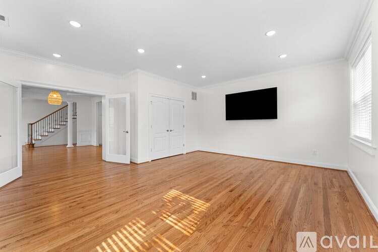 Greenville House: 100 Cutler Way