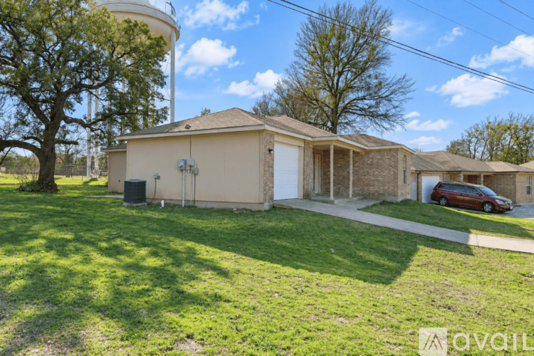 Belton House: 907 Carla Kay Dr