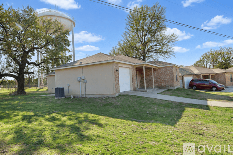 Belton House: 907 Carla Kay Dr