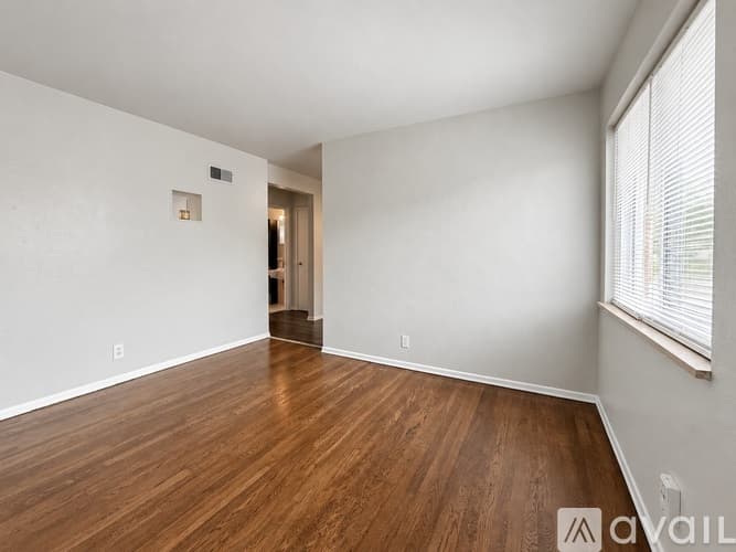 St. Louis Apartment: 2823 Lemay Ferry Rd