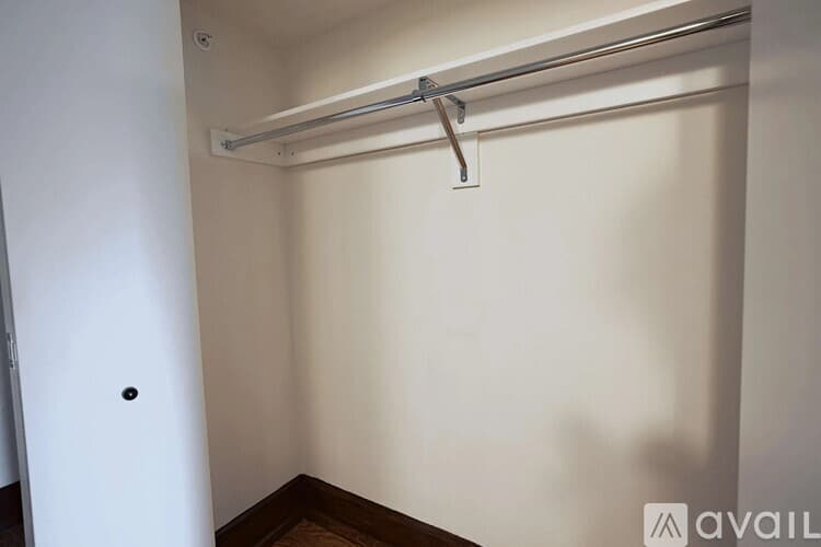 Kansas City Apartment: 315 East 39th Street
