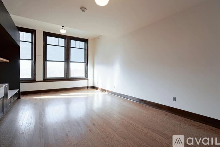 Kansas City Apartment: 315 East 39th Street