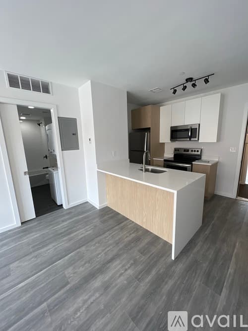 Lowell Apartment: 160 Middlesex Street