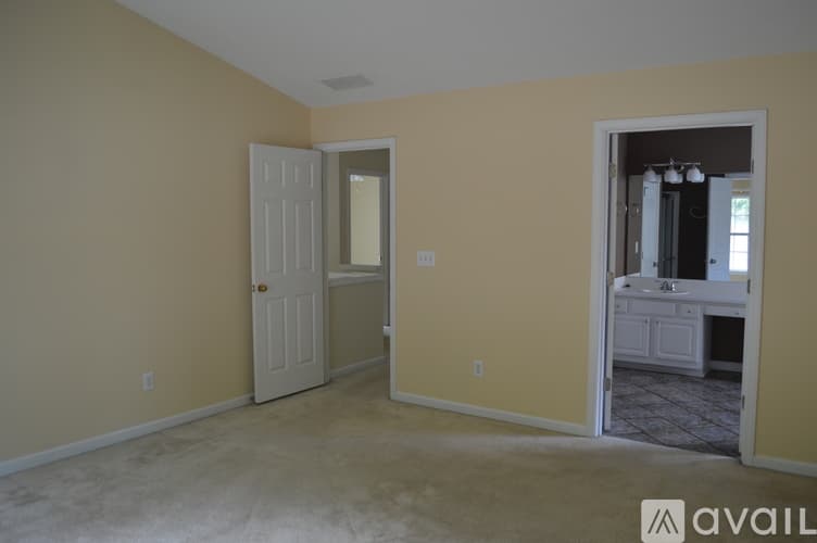 Smyrna House: 2924 Cottesford Way Southeast