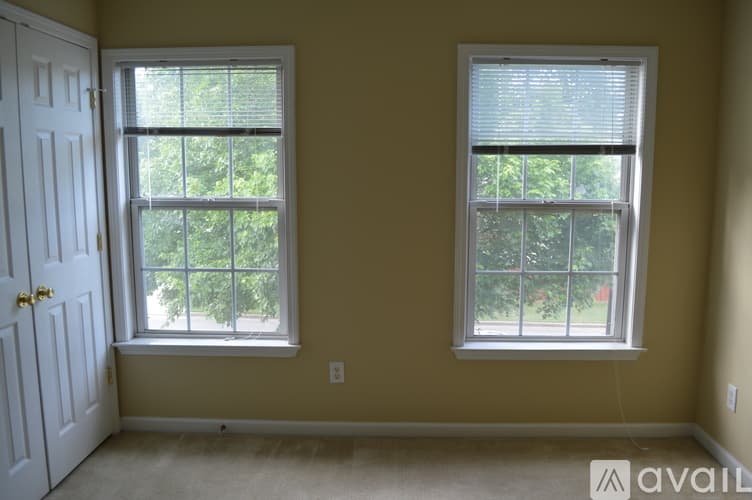 Smyrna House: 2924 Cottesford Way Southeast