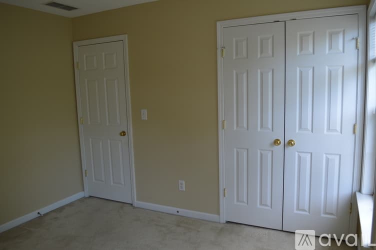 Smyrna House: 2924 Cottesford Way Southeast