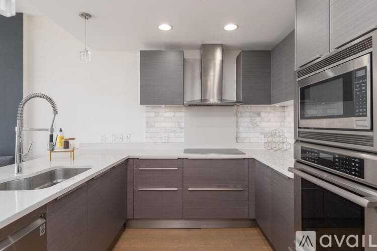 St. Petersburg Condo: 175 1st Street South