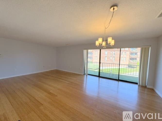 Swampscott Apartment: 1002 Paradise Rd