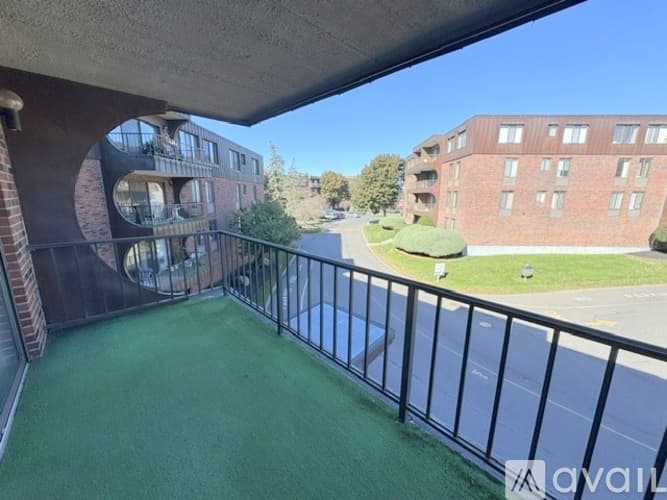 Swampscott Apartment: 1002 Paradise Rd
