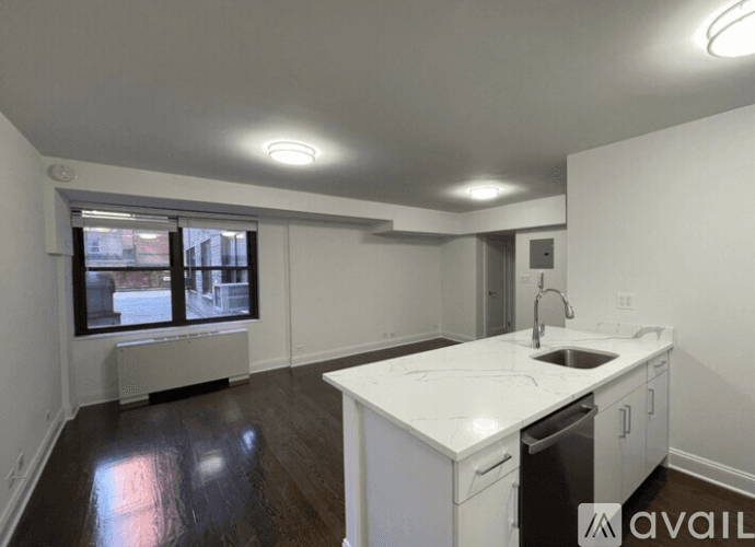 New York Apartment: 92 5th Ave