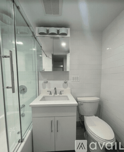 New York Apartment: 92 5th Ave